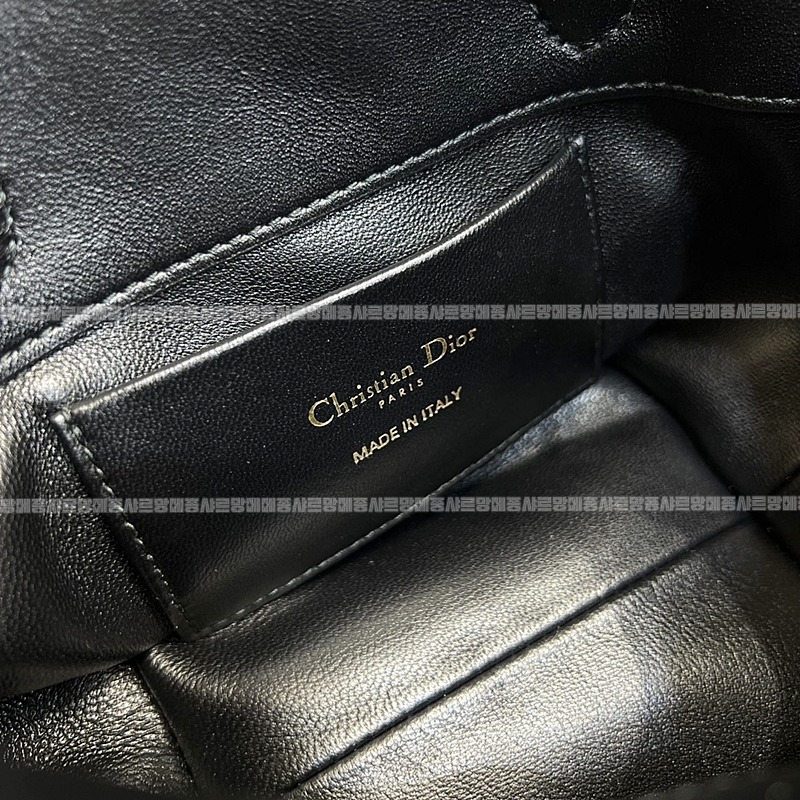 디올뚜주흐미니버티컬토트백  20260407-113722-007루.jpg