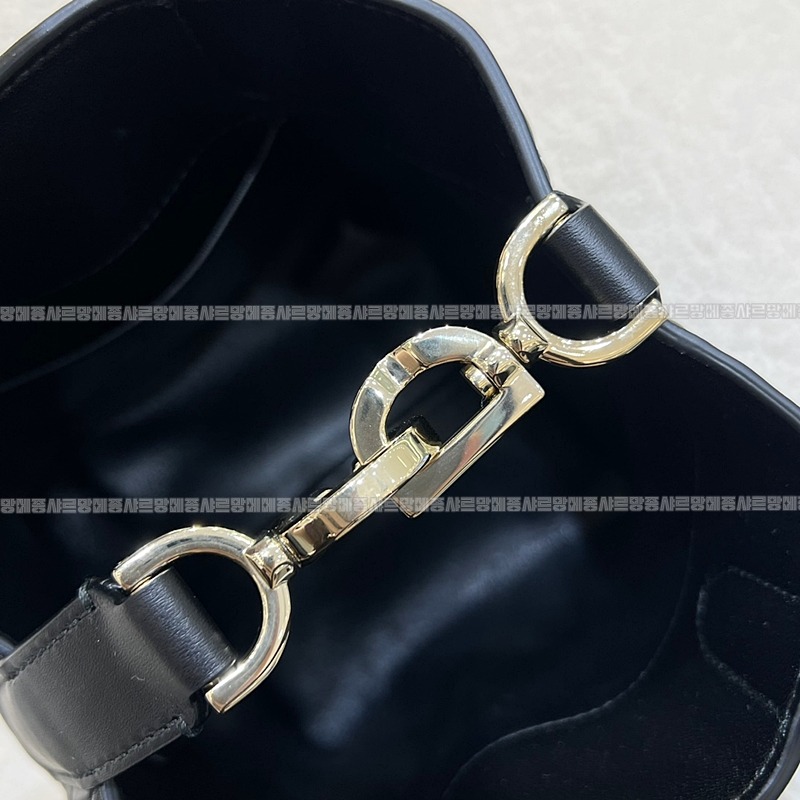 디올뚜주흐미니버티컬토트백  20260407-113722-009루.jpg