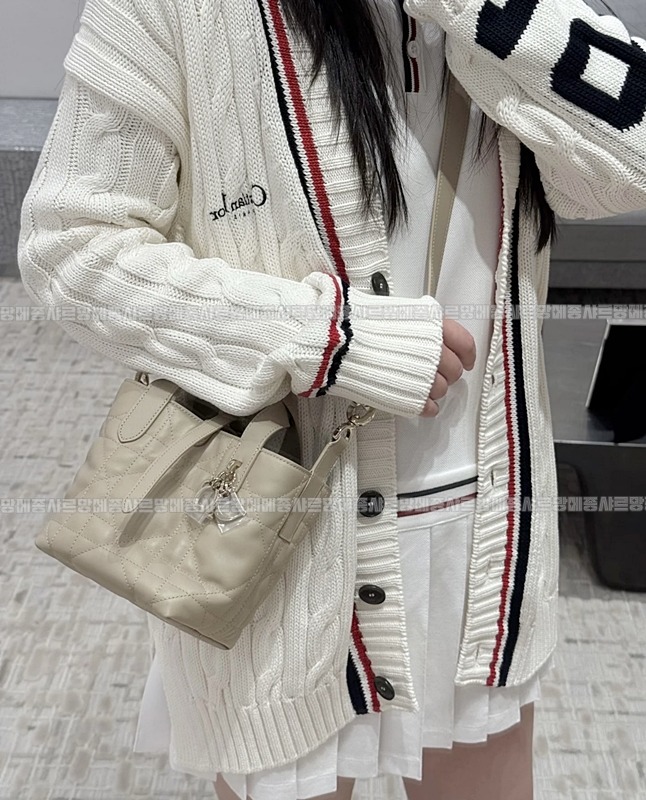 디올뚜주흐미니버티컬토트백  20260407-114054-020루.jpg