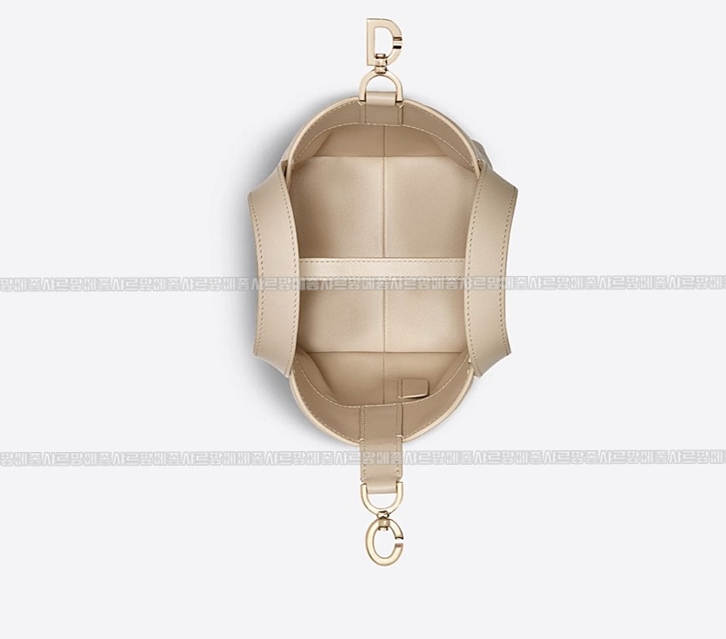 디올뚜주흐미니버티컬토트백  20260407-114053-015루.jpg