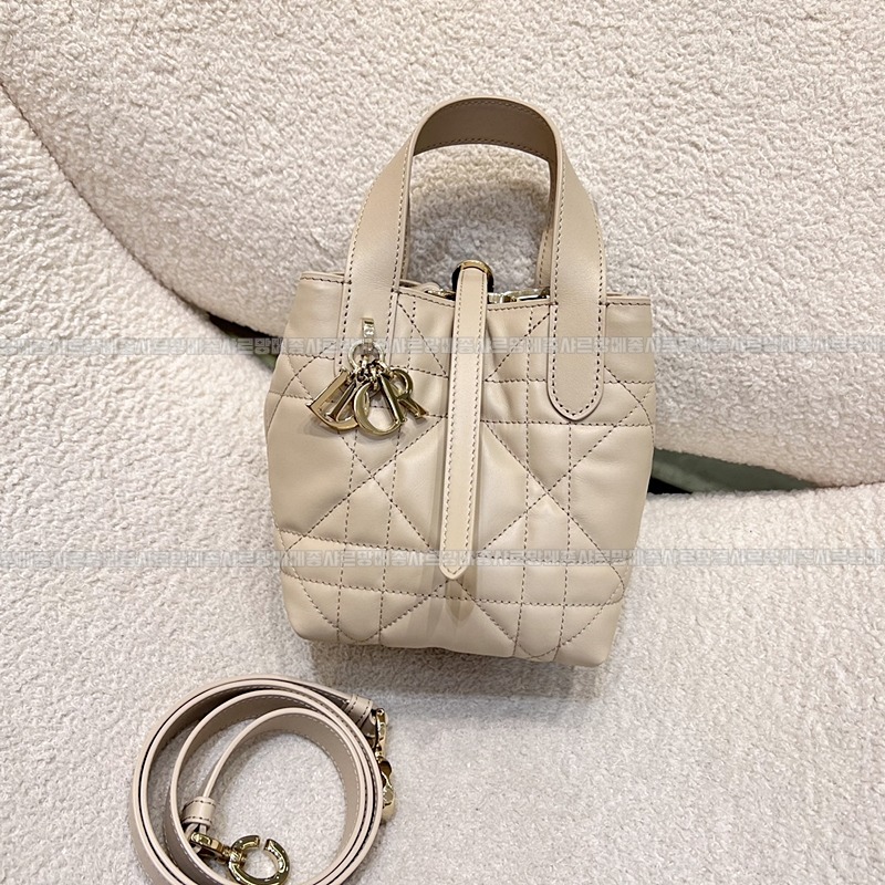 디올뚜주흐미니버티컬토트백  20260407-114051-001루.jpg