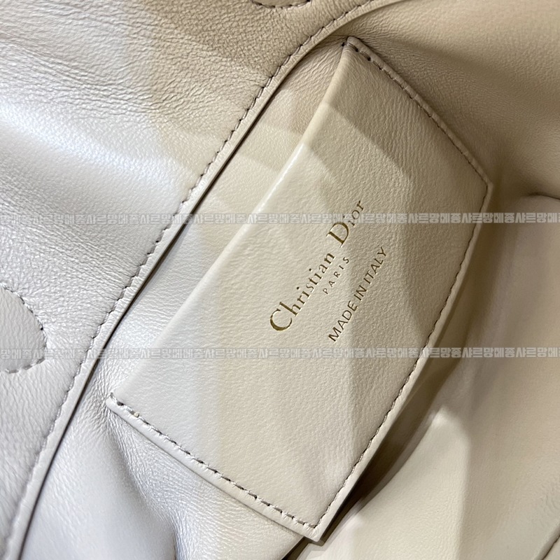 디올뚜주흐미니버티컬토트백  20260407-114052-008루.jpg