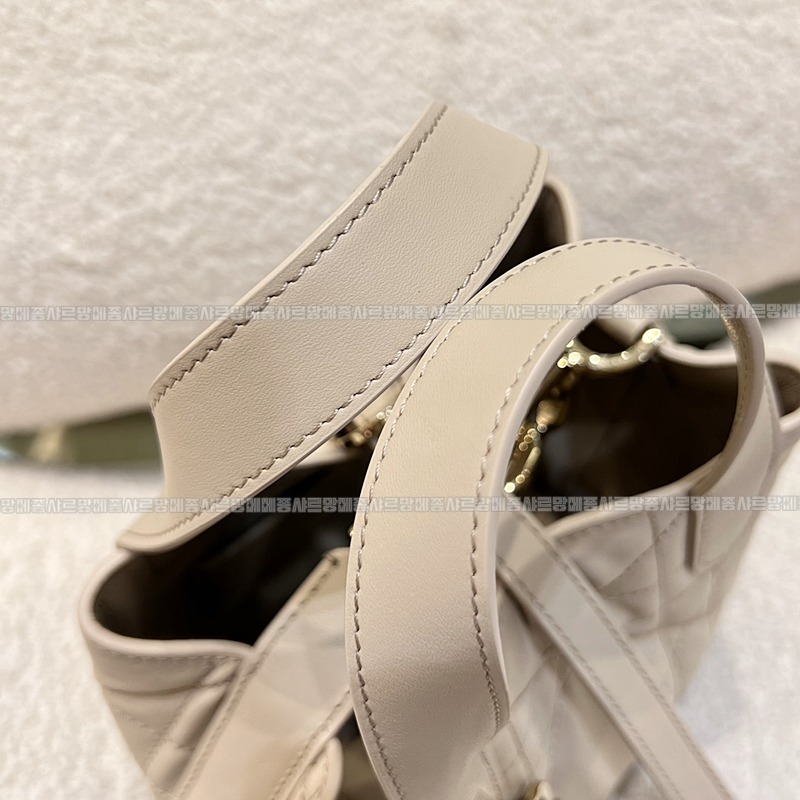 디올뚜주흐미니버티컬토트백  20260407-114052-010루.jpg