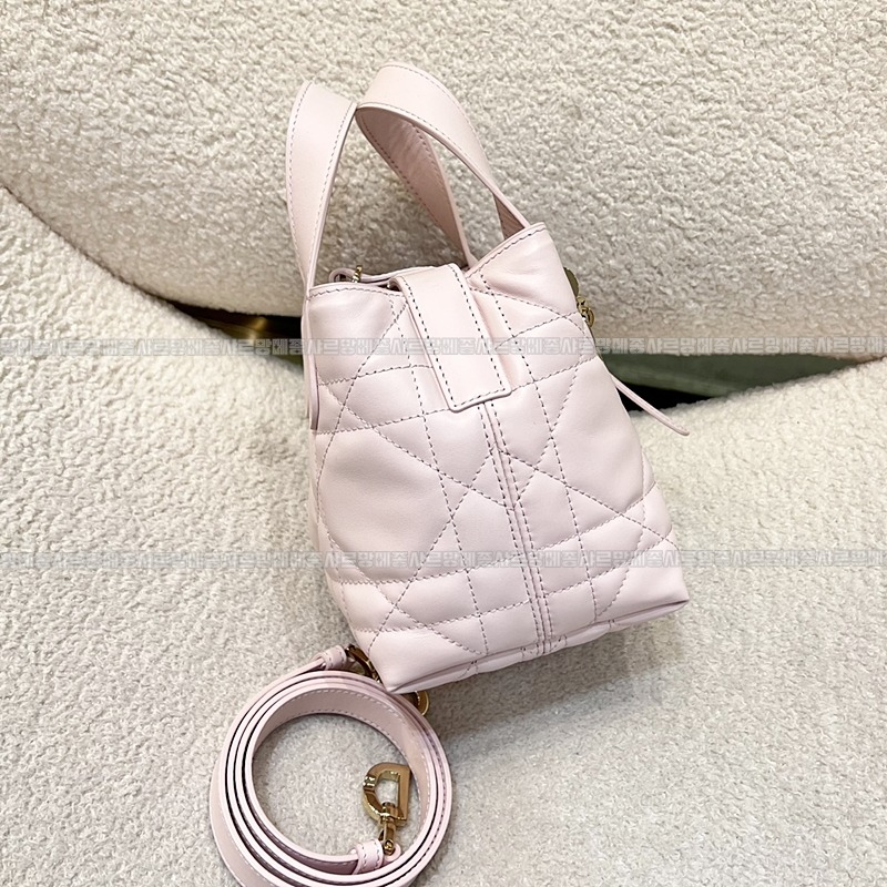 디올뚜주흐미니버티컬토트백  20260407-114315-001루.jpg