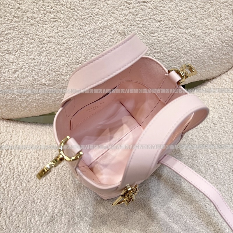 디올뚜주흐미니버티컬토트백  20260407-114316-006루.jpg