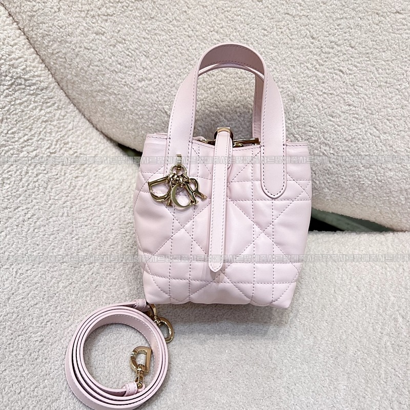 디올뚜주흐미니버티컬토트백  20260407-114316-009루.jpg