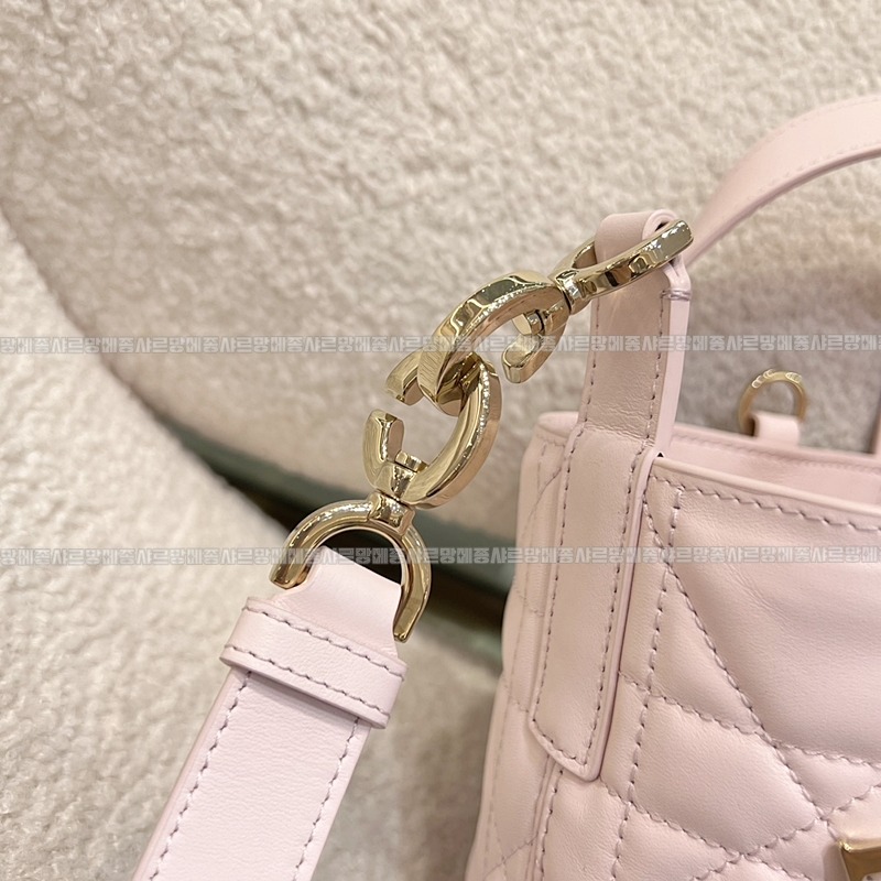 디올뚜주흐미니버티컬토트백  20260407-114316-011루.jpg