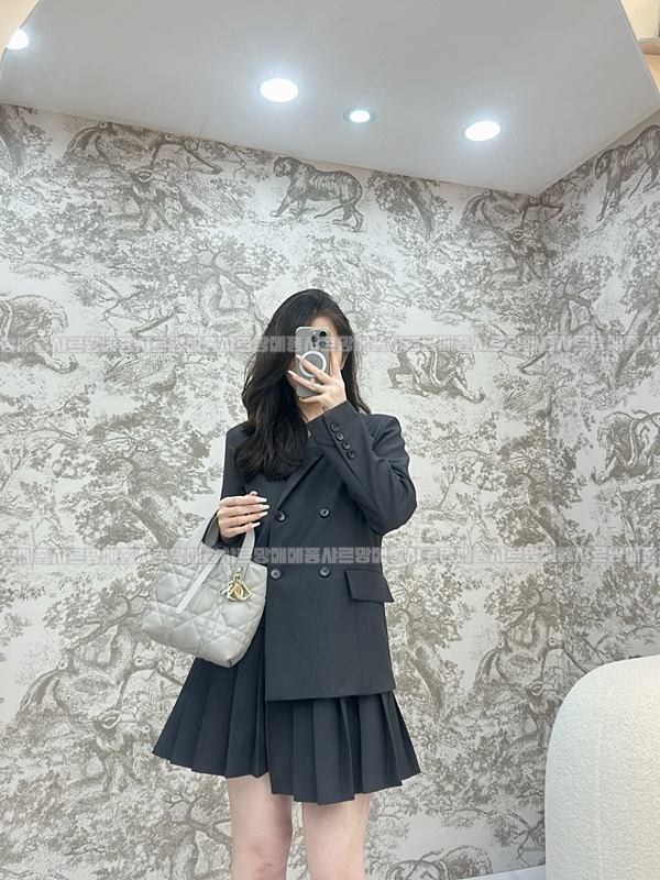 디올뚜주흐스몰버티컬토트백  20260407-120408-012루.jpg