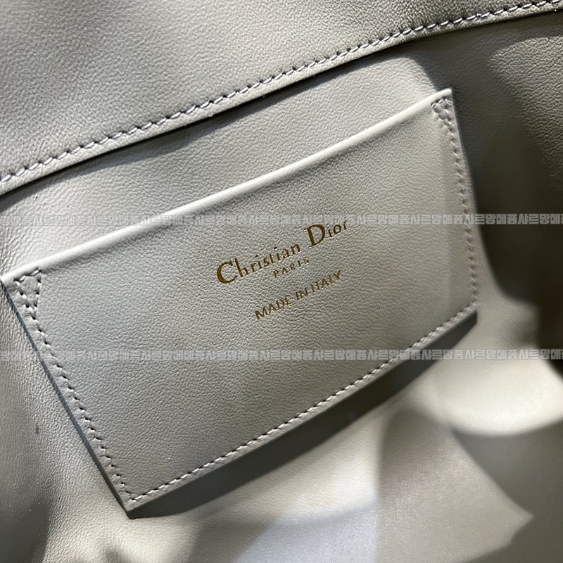 디올뚜주흐스몰버티컬토트백  20260407-120408-009루.jpg