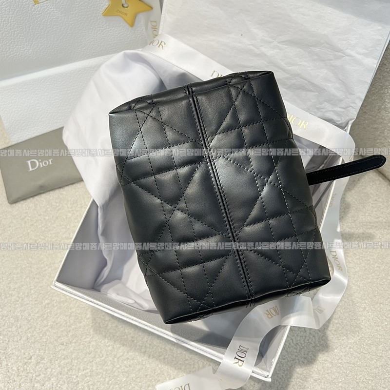 디올뚜주흐스몰버티컬토트백  20260407-120611-004루.jpg