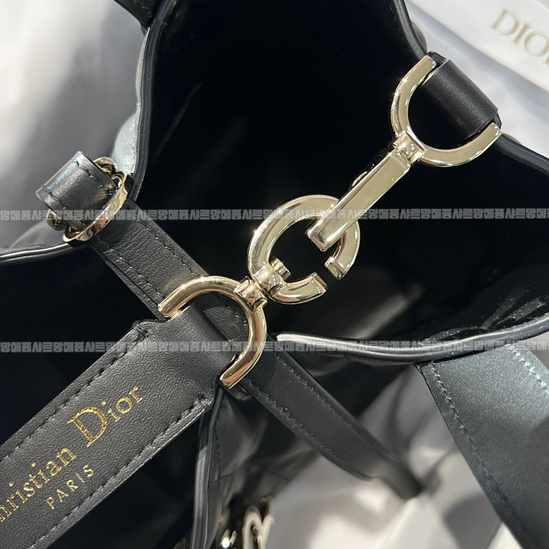 디올뚜주흐스몰버티컬토트백  20260407-120611-007루.jpg