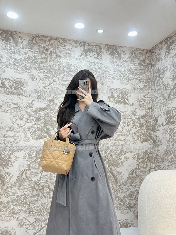 디올뚜주흐스몰버티컬토트백  20260407-140857-011루.jpg