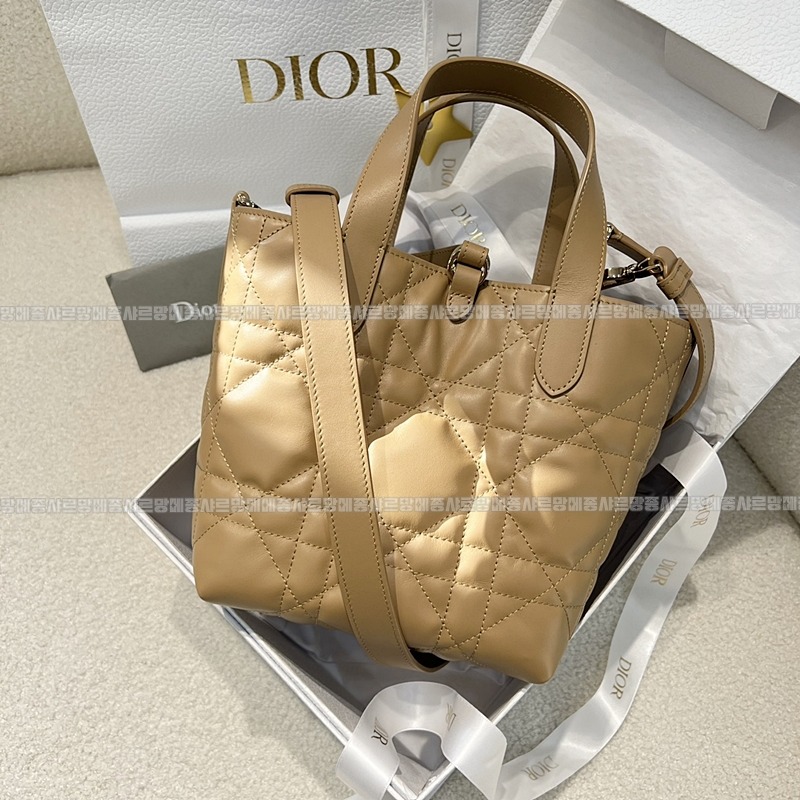 디올뚜주흐스몰버티컬토트백  20260407-140856-003루.jpg