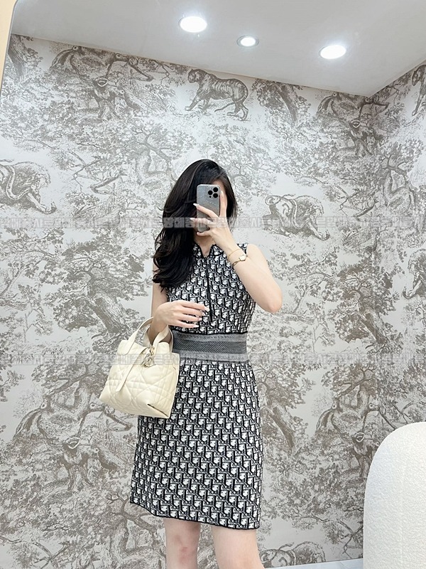 디올뚜주흐스몰버티컬토트백  20260407-141122-012루.jpg