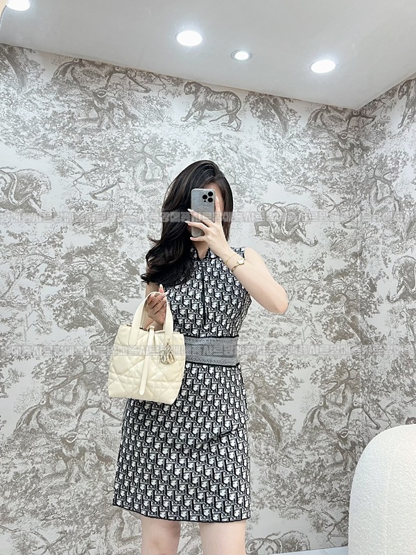 디올뚜주흐스몰버티컬토트백  20260407-141122-011루.jpg