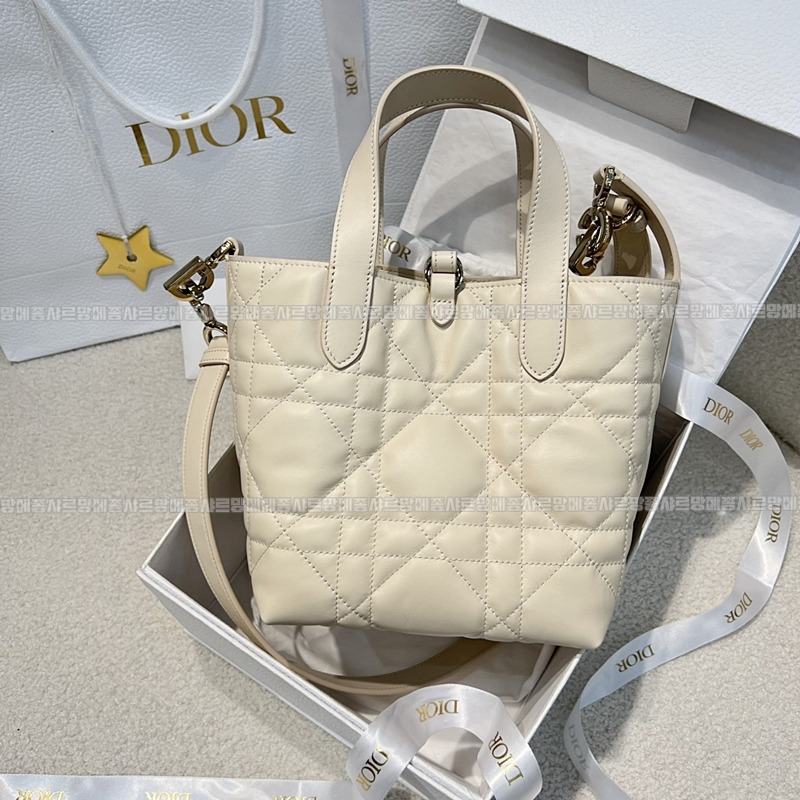 디올뚜주흐스몰버티컬토트백  20260407-141120-002루.jpg