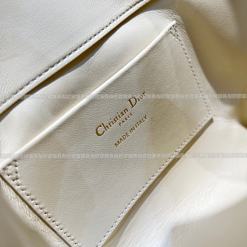 디올뚜주흐스몰버티컬토트백  20260407-141121-006루.jpg