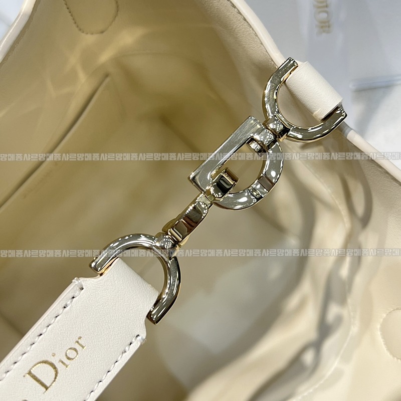 디올뚜주흐스몰버티컬토트백  20260407-141121-009루.jpg