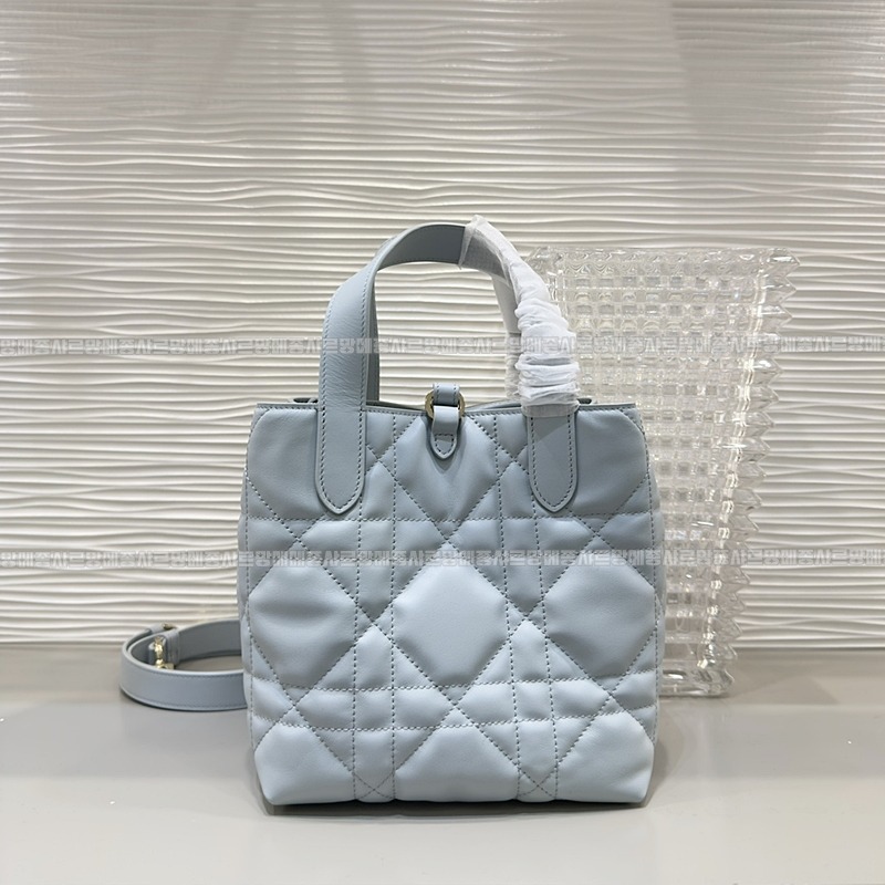 디올뚜주흐스몰버티컬토트백  20260407-141341-002루.jpg