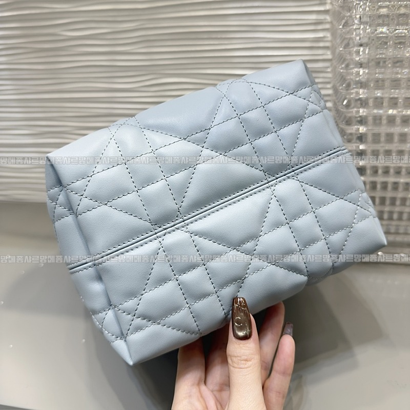 디올뚜주흐스몰버티컬토트백  20260407-141341-004루.jpg