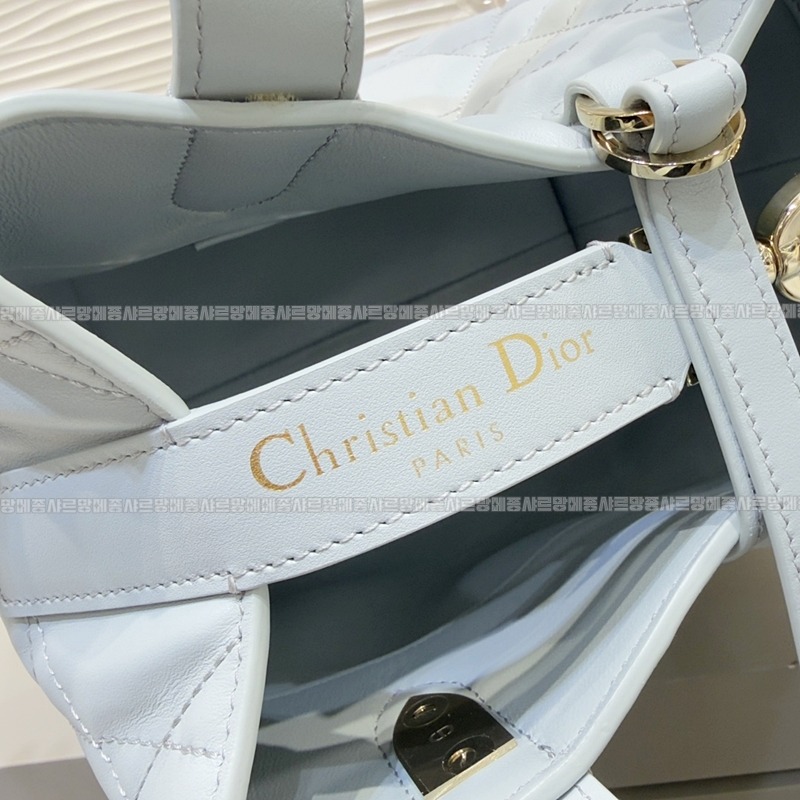 디올뚜주흐스몰버티컬토트백  20260407-141341-006루.jpg