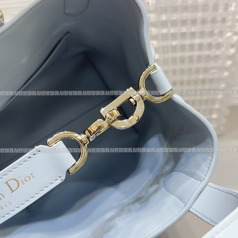 디올뚜주흐스몰버티컬토트백  20260407-141341-007루.jpg