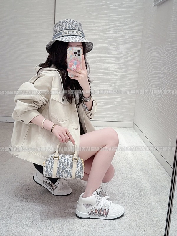 디올디바이브이스트웨스트나노백  20260407-144341-014루.jpg