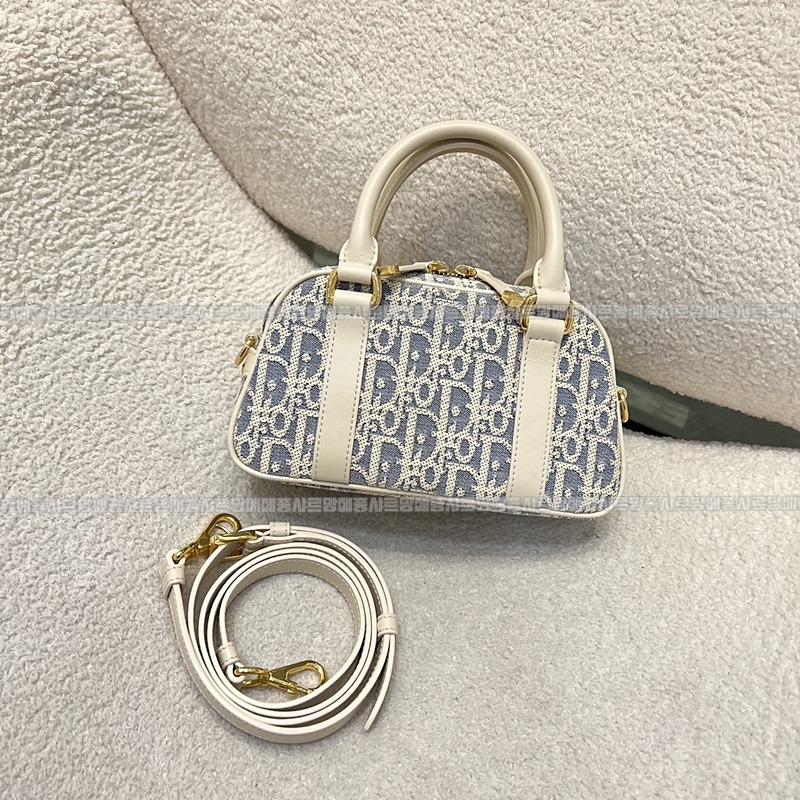 디올디바이브이스트웨스트나노백  20260407-144339-001루.jpg