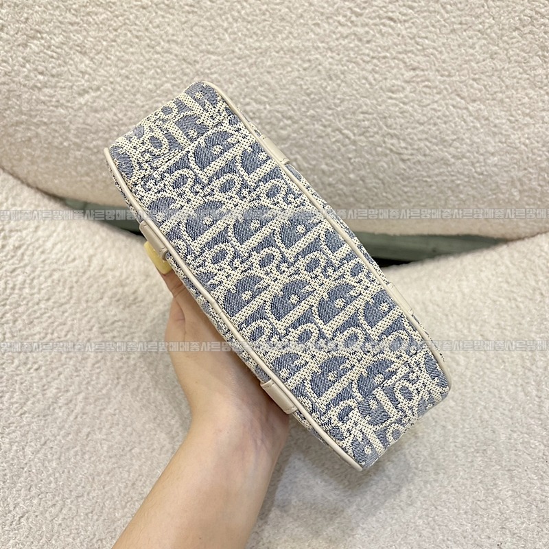 디올디바이브이스트웨스트나노백  20260407-144339-003루.jpg