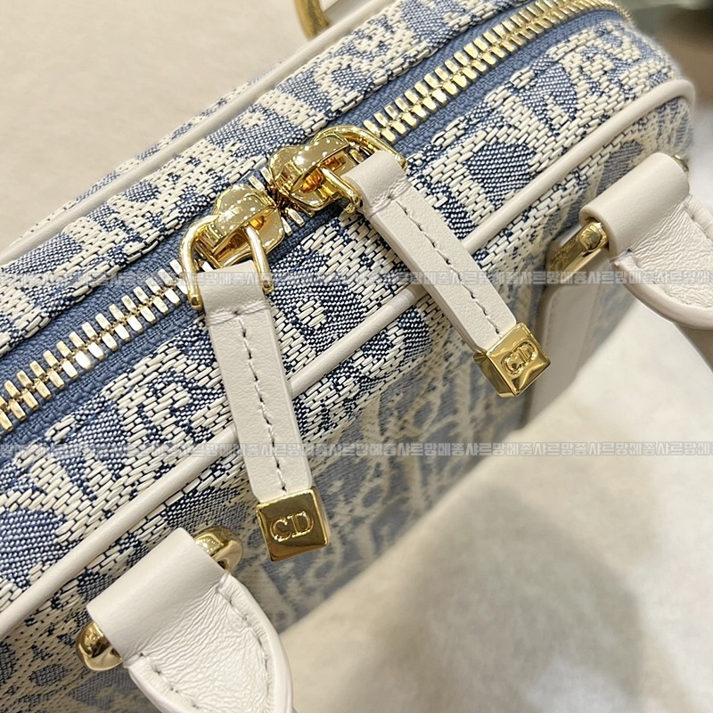 디올디바이브이스트웨스트나노백  20260407-144340-005루.jpg