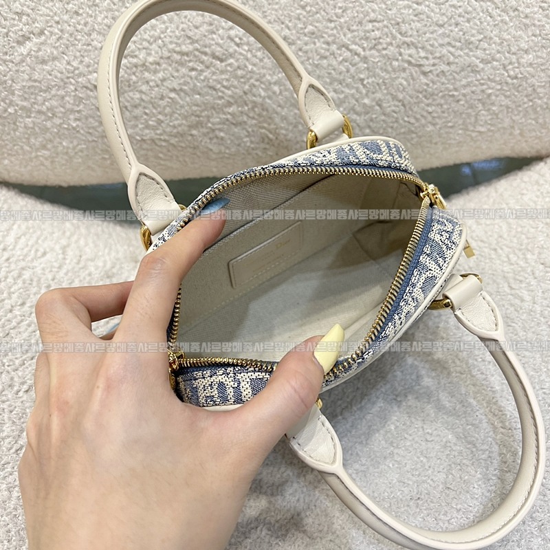 디올디바이브이스트웨스트나노백  20260407-144340-006루.jpg