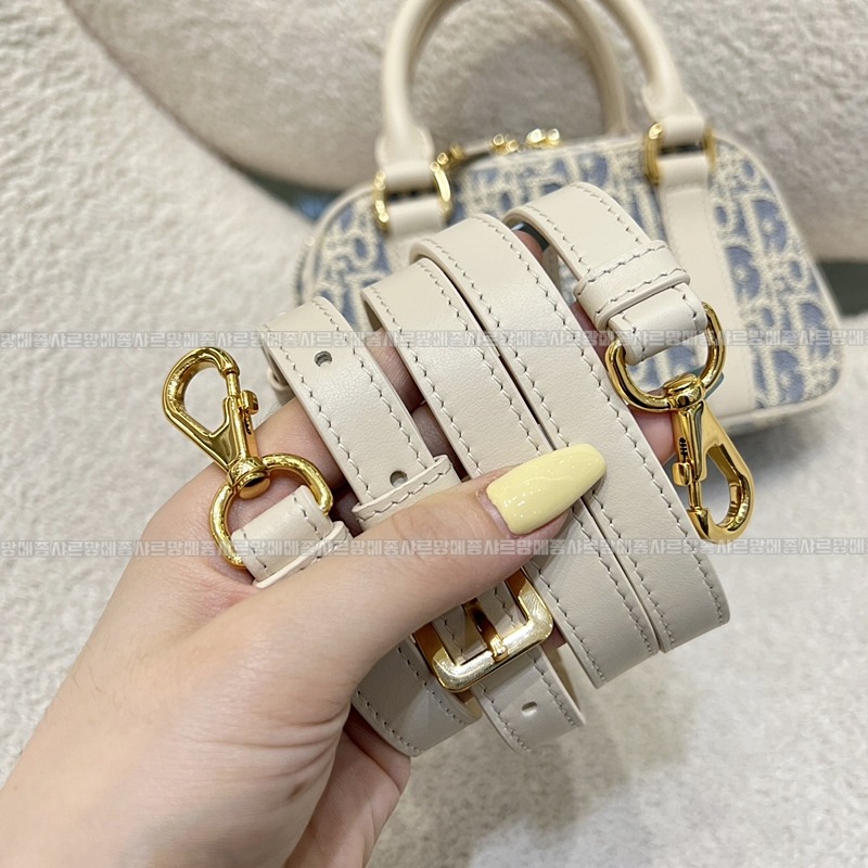 디올디바이브이스트웨스트나노백  20260407-144340-008루.jpg