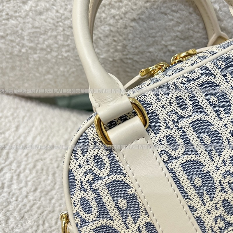 디올디바이브이스트웨스트나노백  20260407-144340-010루.jpg