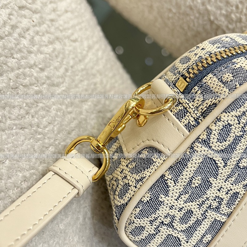 디올디바이브이스트웨스트나노백  20260407-144340-009루.jpg