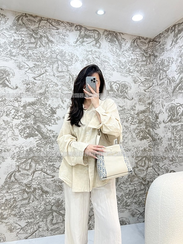 디올시그니처스몰버킷백  20260407-154645-016루.jpg