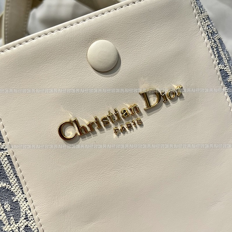 디올시그니처스몰버킷백  20260407-154644-005루.jpg