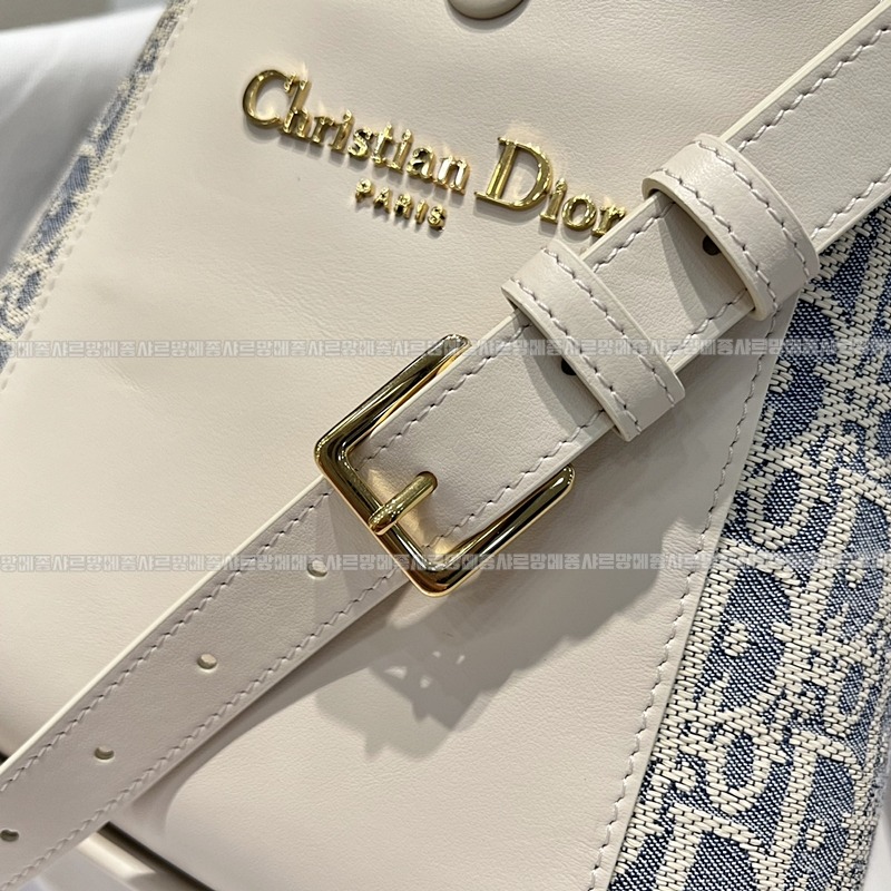 디올시그니처스몰버킷백  20260407-154644-008루.jpg