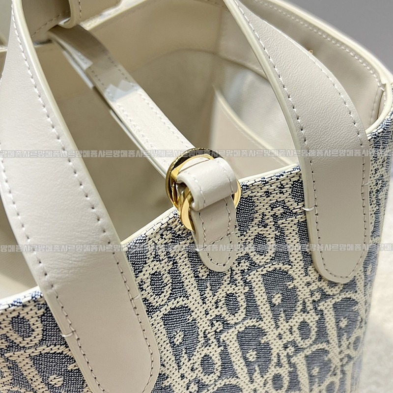 디올시그니처스몰버킷백  20260407-154645-011루.jpg