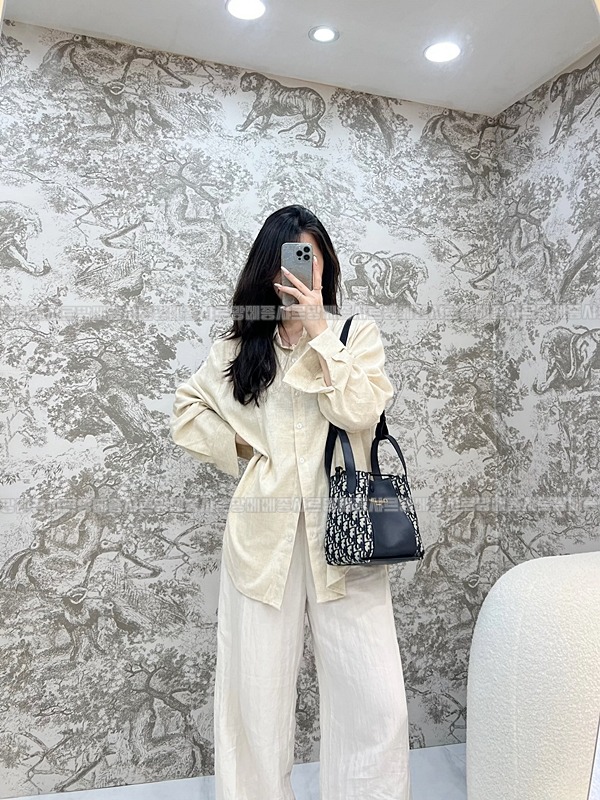 디올시그니처스몰버킷백  20260407-155014-013루.jpg