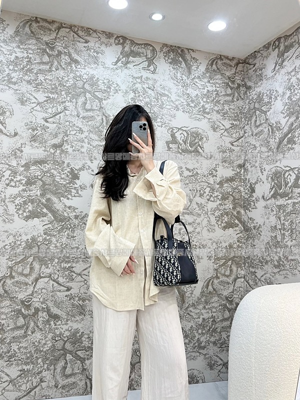 디올시그니처스몰버킷백  20260407-155015-015루.jpg