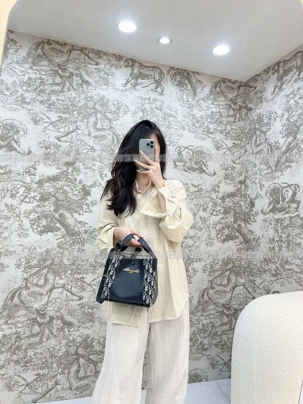 디올시그니처스몰버킷백  20260407-155015-014루.jpg