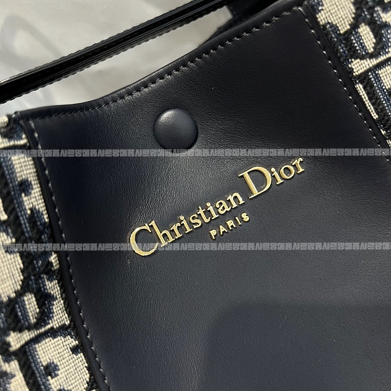 디올시그니처스몰버킷백  20260407-155013-005루.jpg