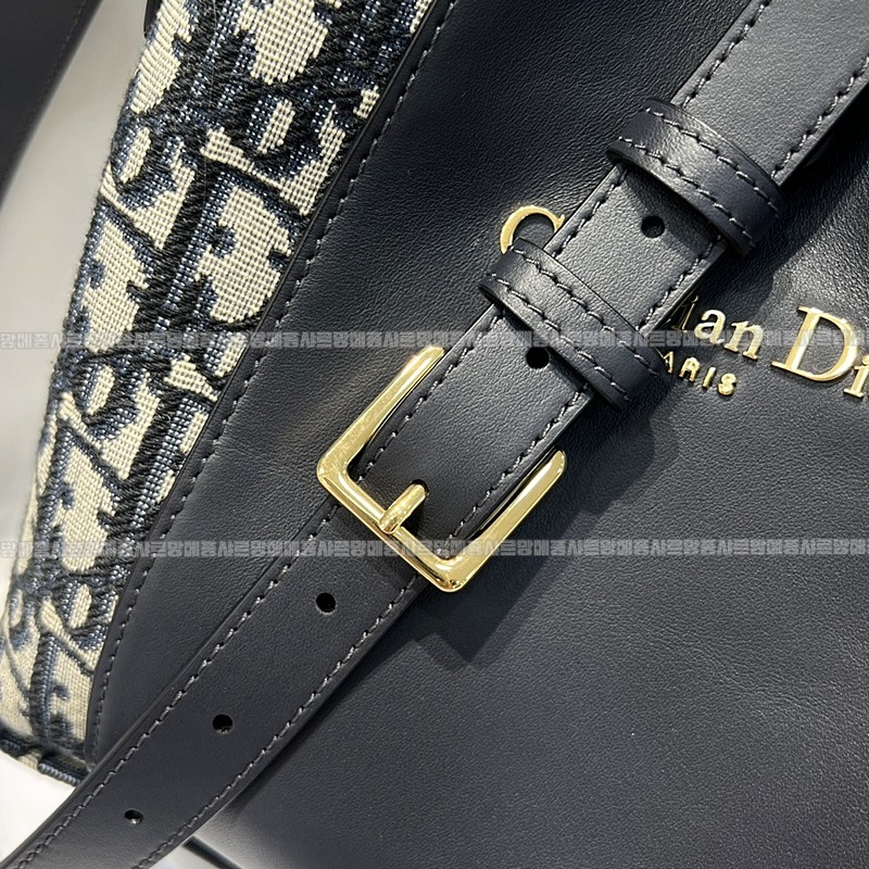 디올시그니처스몰버킷백  20260407-155013-006루.jpg