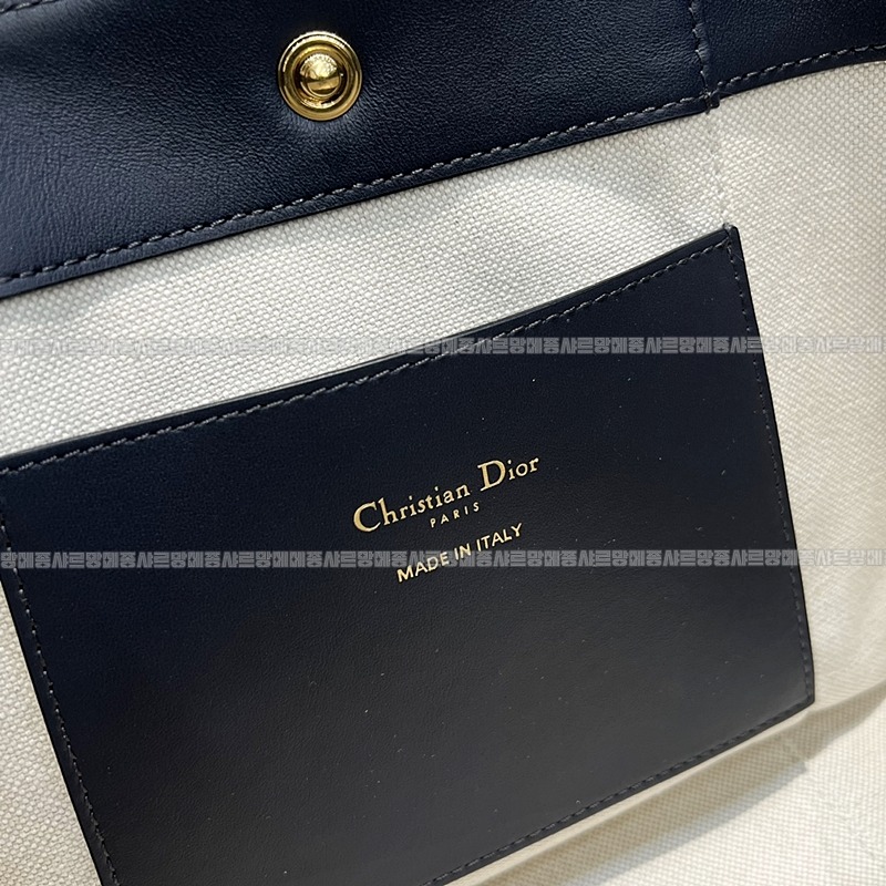 디올시그니처스몰버킷백  20260407-155014-009루.jpg