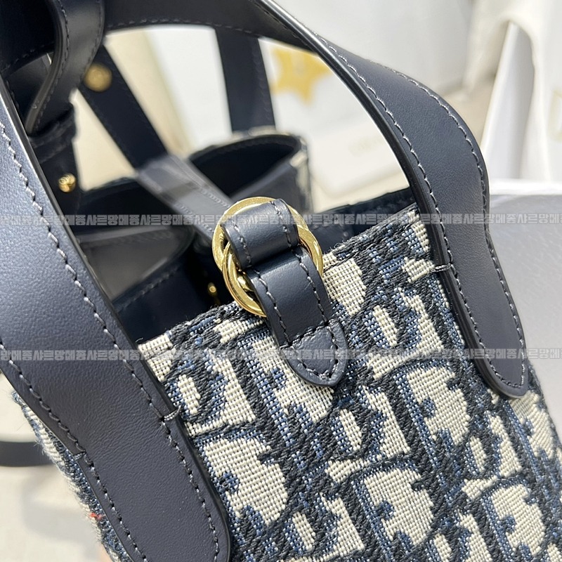 디올시그니처스몰버킷백  20260407-155014-011루.jpg