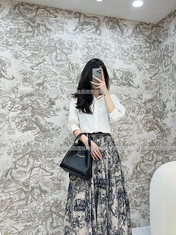 디올시그니처스몰버킷백  20260407-155224-013루.jpg