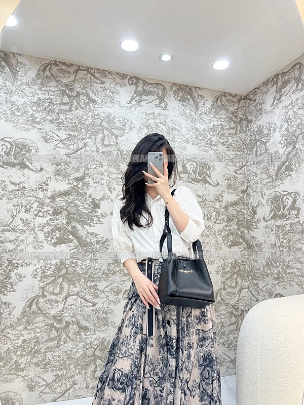 디올시그니처스몰버킷백  20260407-155223-012루.jpg