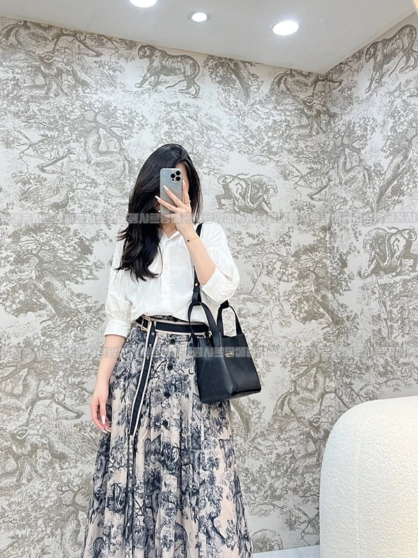 디올시그니처스몰버킷백  20260407-155224-014루.jpg