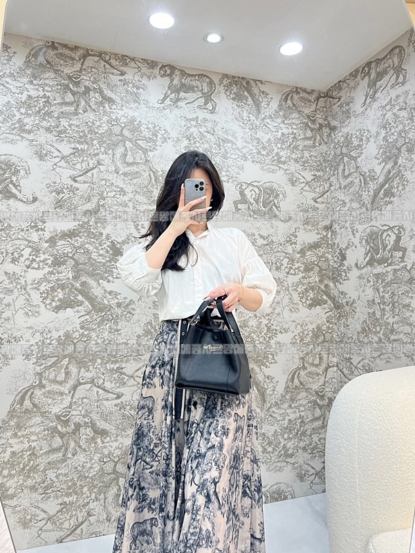 디올시그니처스몰버킷백  20260407-155224-016루.jpg