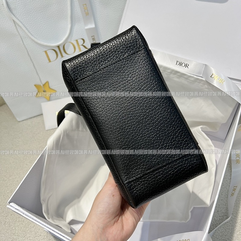 디올시그니처스몰버킷백  20260407-155222-004루.jpg